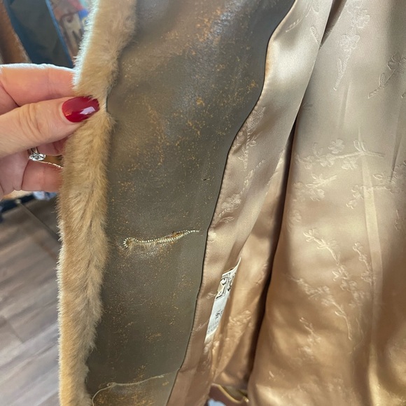 Vintage mid century faux fur 3/4 cost. Classic. - Picture 6 of 8